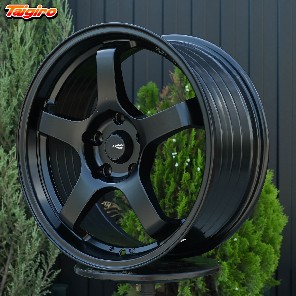 R17 Advan GT стиль 7.5 ET38 5*114.3 Черный