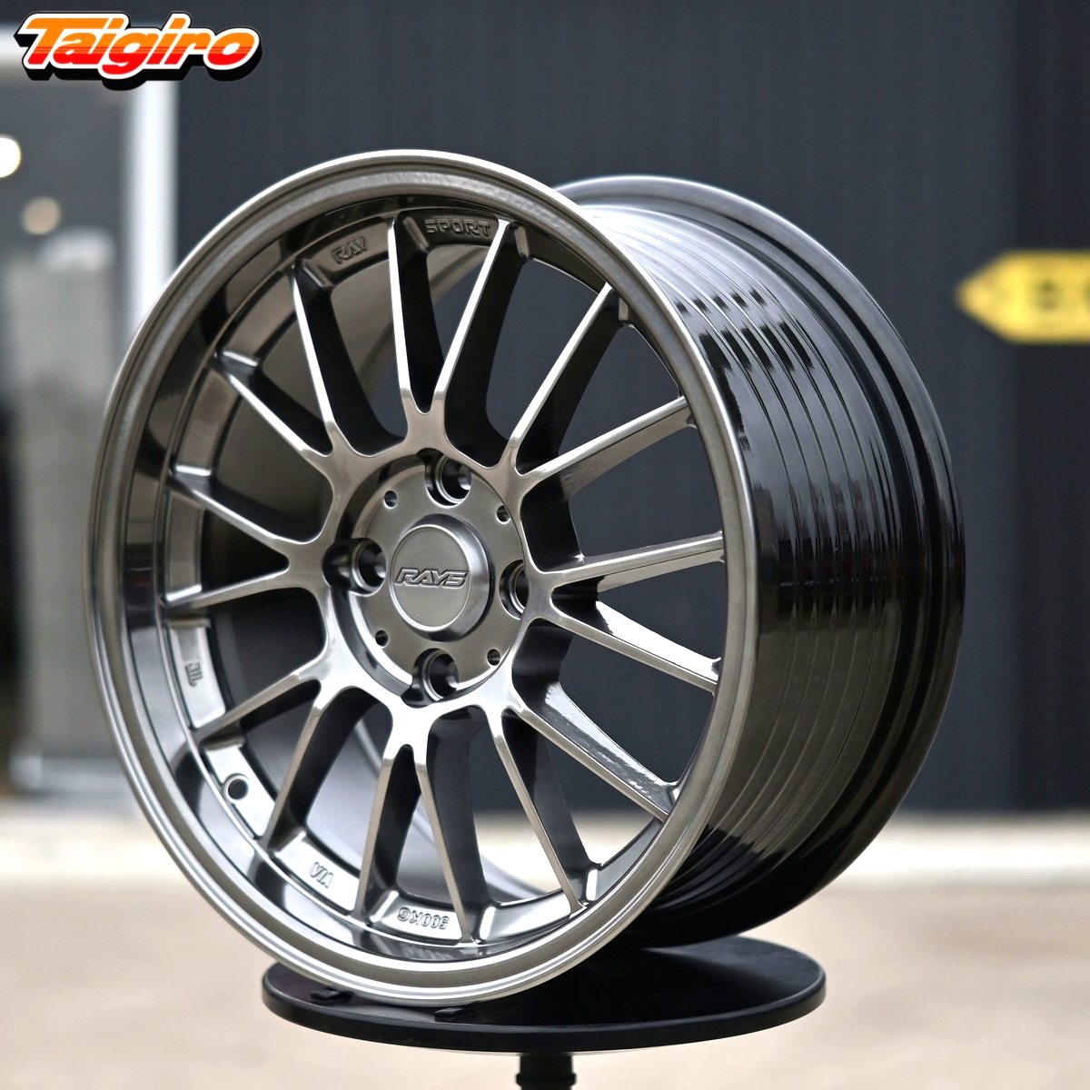 R15 Rays RE30 Стиль 7.0J ET35 4*100/114.3 Темный хром