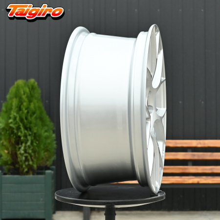 R16 BBS CH-R Стиль 7.0J ET40 4*100/114.3 Серебро