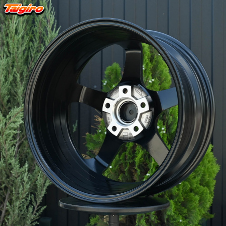 R17 Advan GT стиль 7.5 ET38 5*114.3 Черный